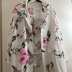 SHEIN White Floral Top